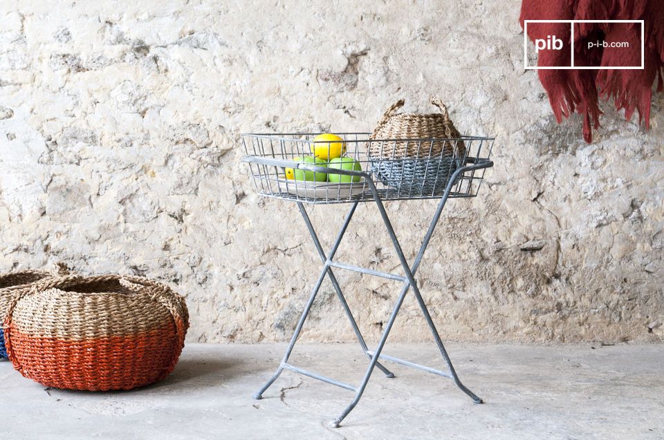 Metal body, chic country style and removable basket.