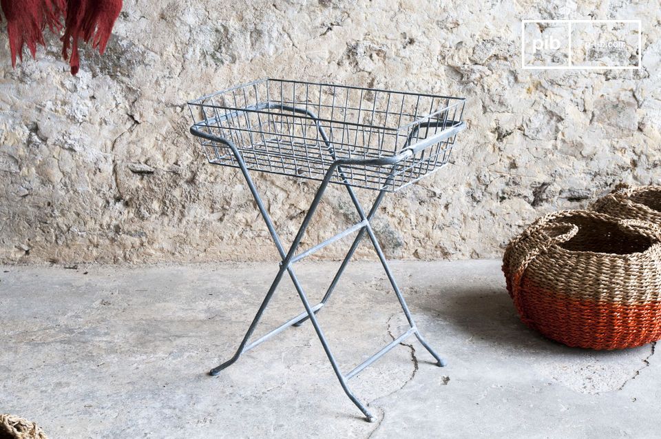 Beautiful folding metallic trolley, robust and functional.