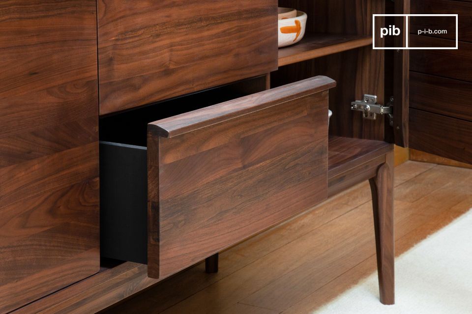 The drawers and doors are equipped with a soft closed system.