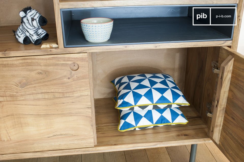 The chest of drawers offers beautiful storage space.