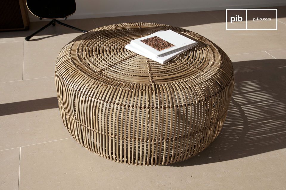 Roundness of the table from all angles, a touch of nature in your interior.