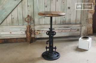 Industrial stool with crank
