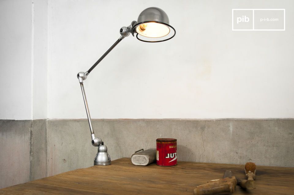 this Jieldé lamp allows a total optimization of the work surface space.