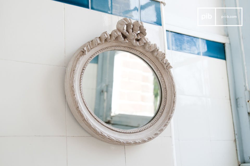 Romantic and retro, this small oval mirror is made entirely of wood