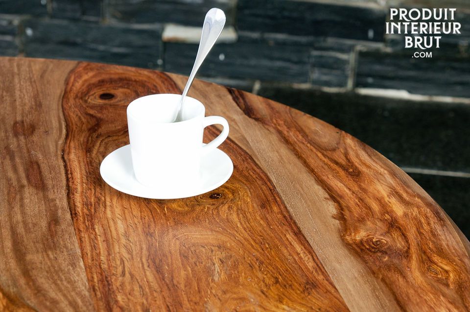 This three-legged coffee table draws its aesthetic inspiration from the mid 20th Century