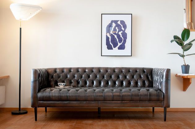 Large leather Chesterfield sofa Lopigna