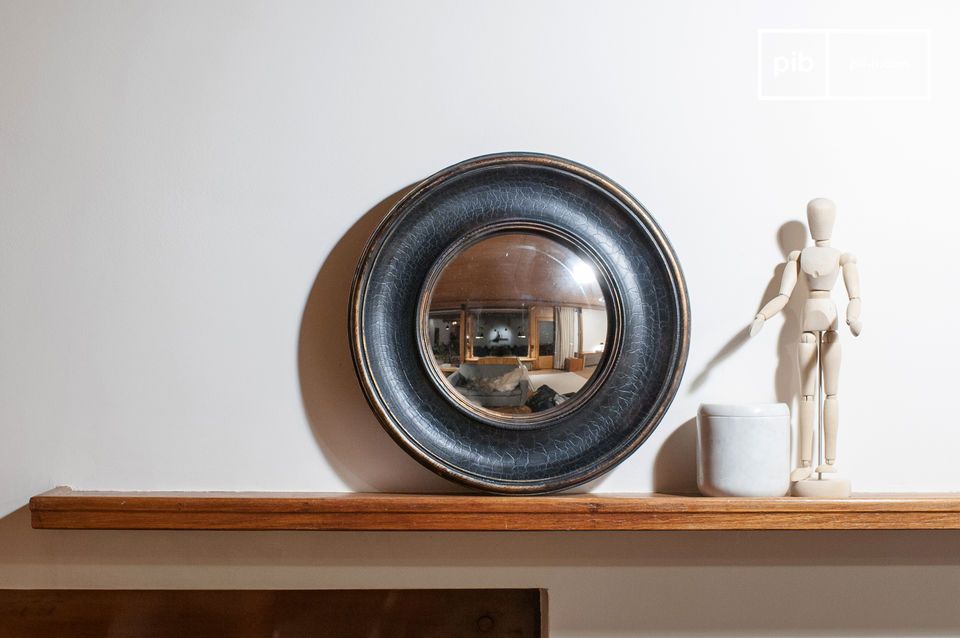 Its curved glass provides pleasant light.