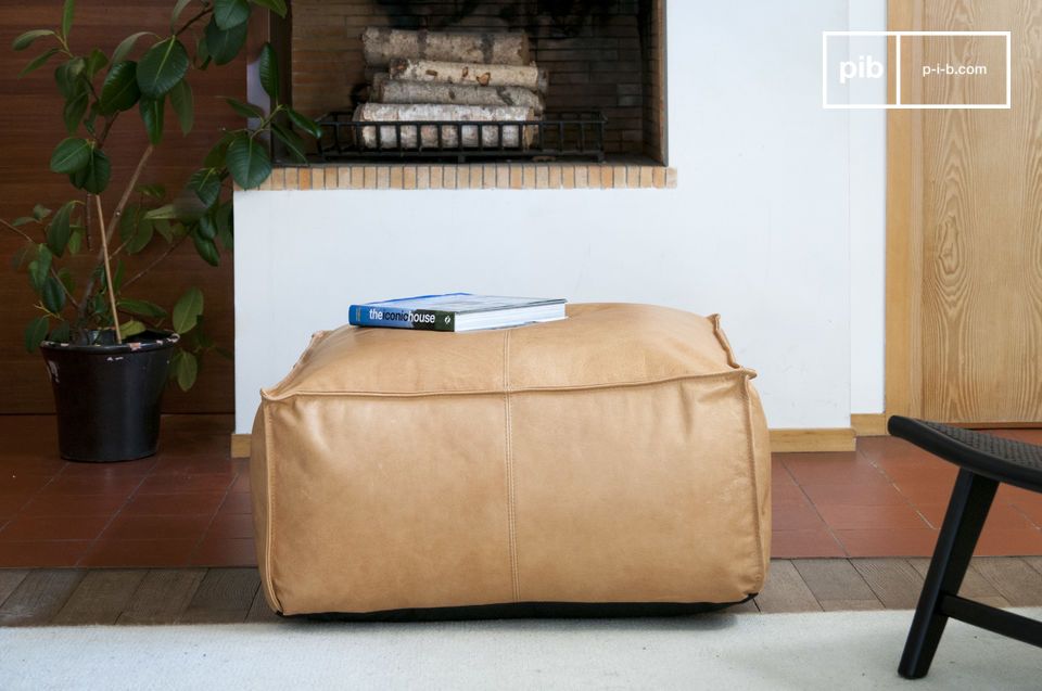 Nice armchair in light brown leather with matt finishes.