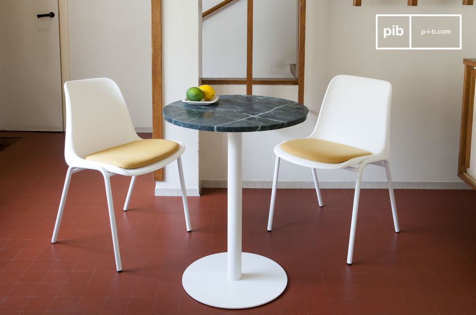 Table in the shape of a pedestal table with a marble-veined top.