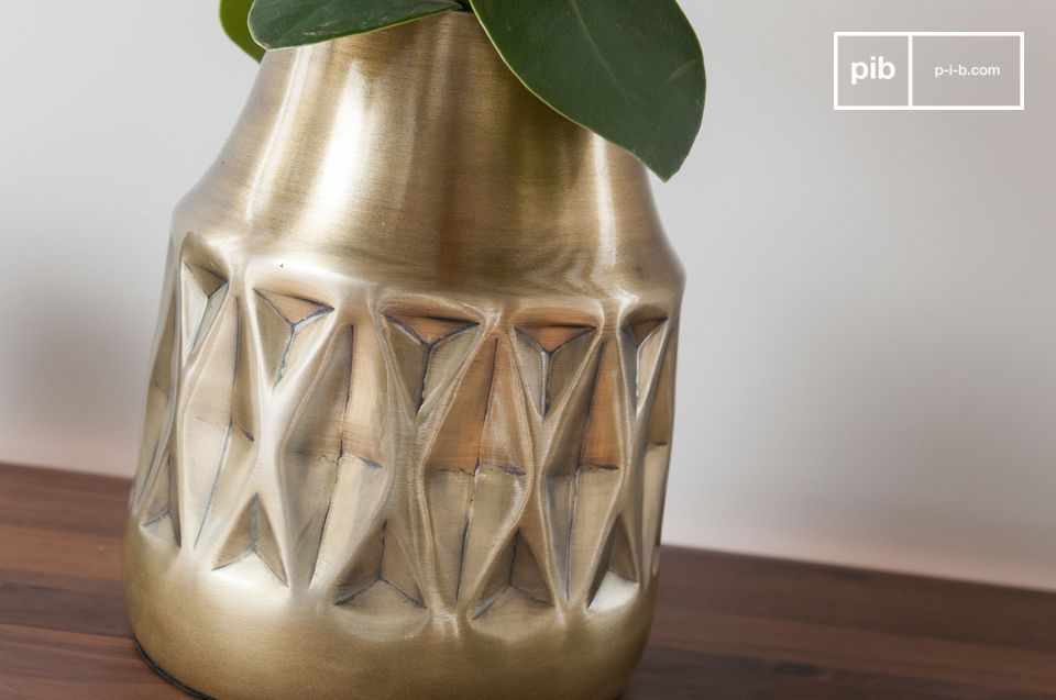 The vase displays elegant patterns in geometric relief.