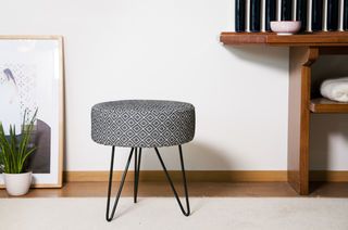 Leander Pouf Stand