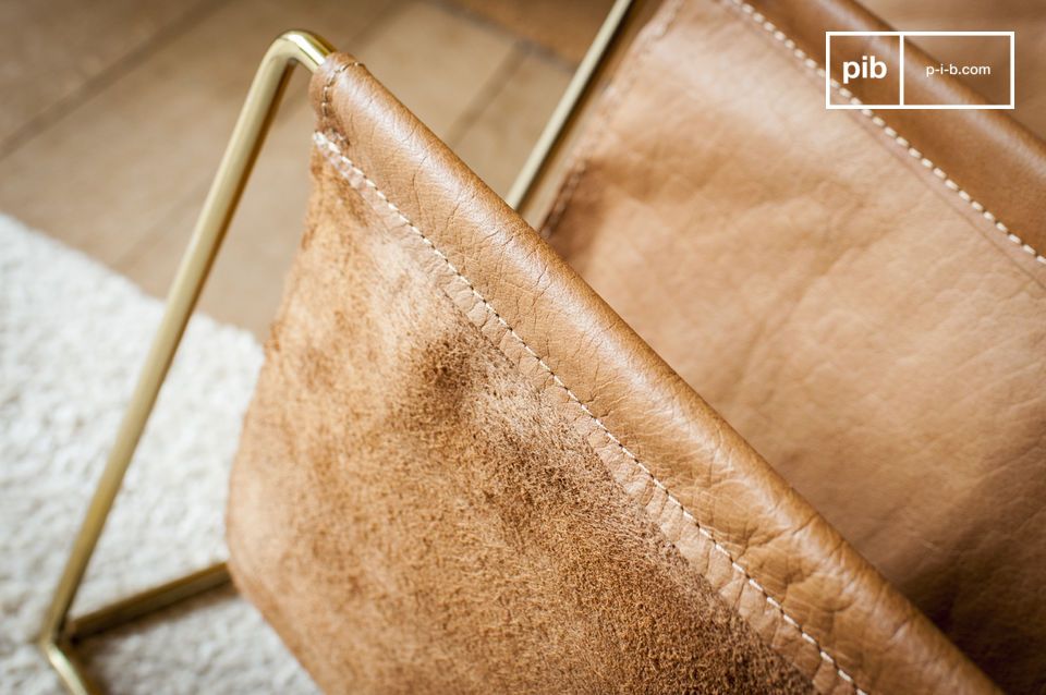 The folds of the leather reveal the back in fluffy nubuck.