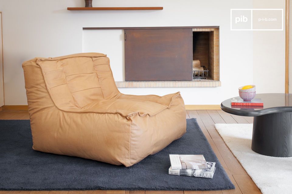 Comfortable armchair in light brown leather with a 1970s look.