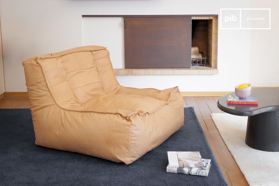 Comfortable armchair in light brown leather with a 1970s look.