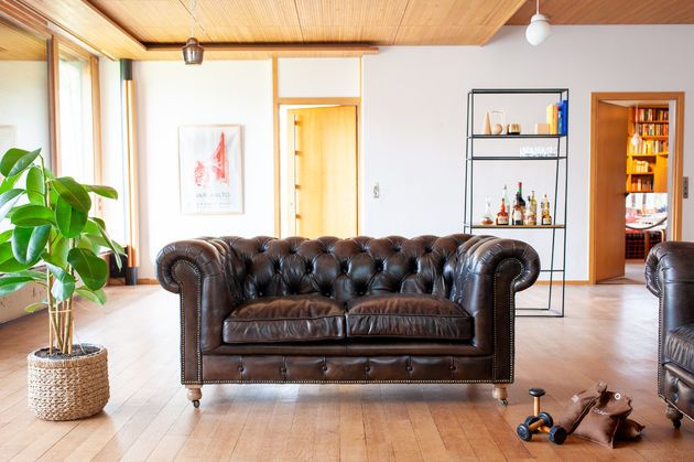 2-seater brown leather chesterfield sofa Jahn