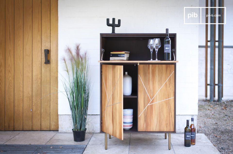 The largely modular shelf can also be transformed into a bar.