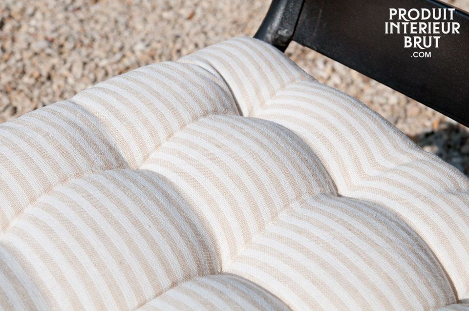 Wrapped with linen, this cushion will bring with style the comfort that misses on your chairs