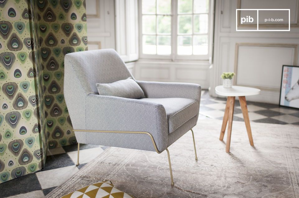 The lines of the chair are inspired by the Scandinavian style.