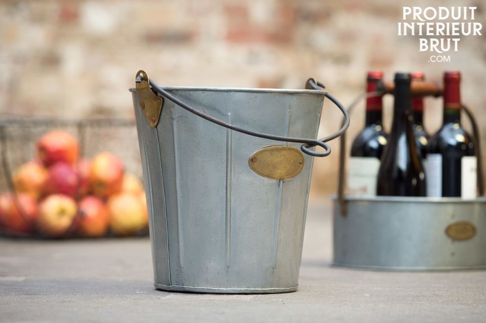 Mac Hamel Metal bucket