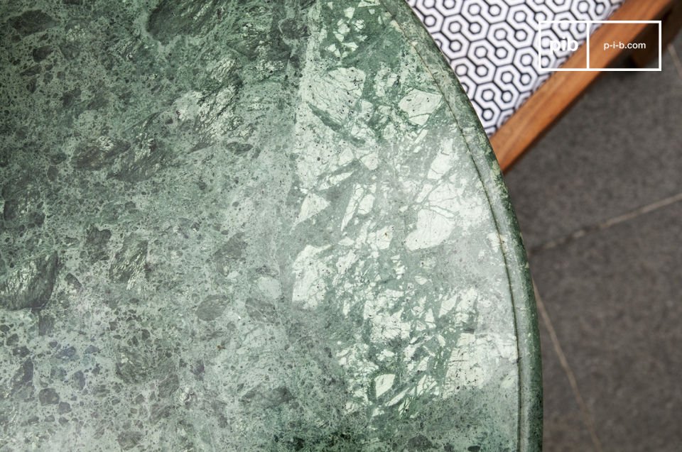 An ideal Scandinavian table for a quaint space 