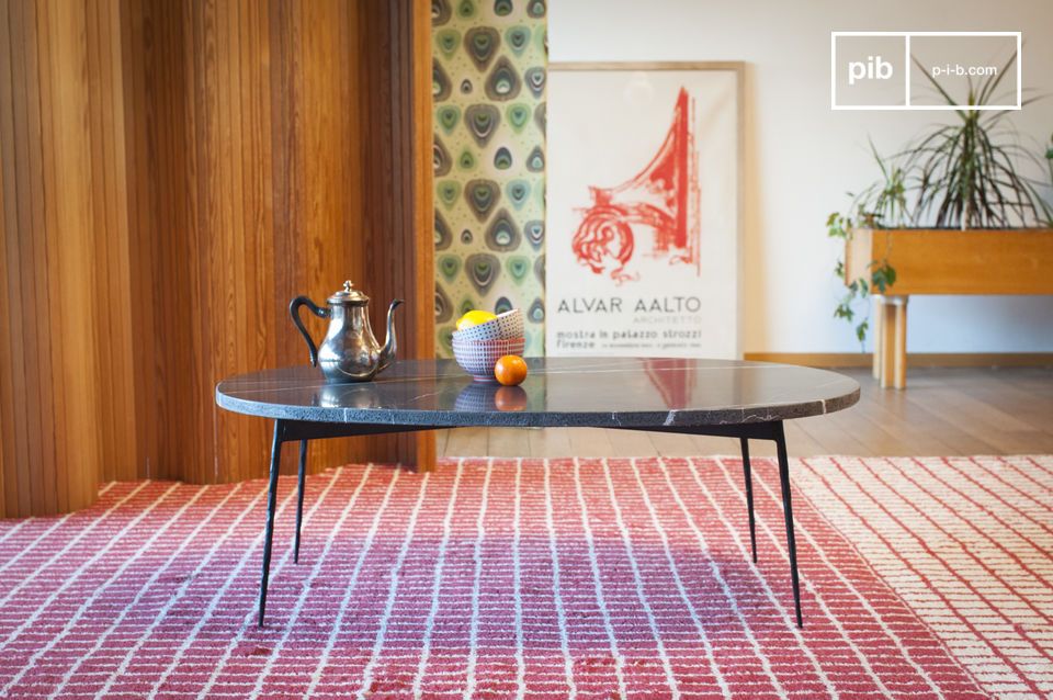 Splendid green marble coffee table with metal base.