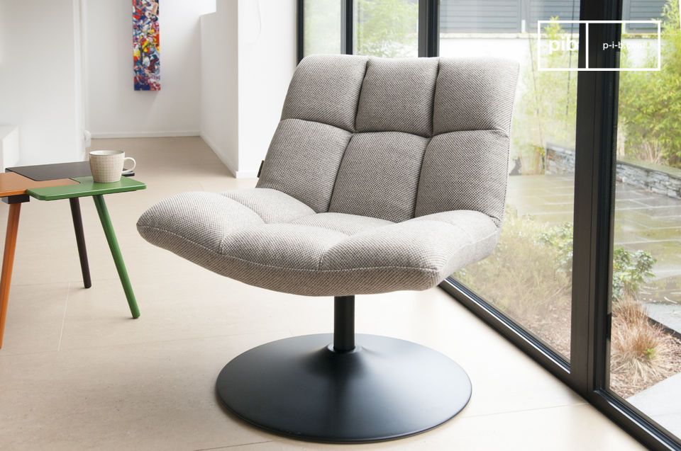 Beautiful lounge armchair in light grey and black metal.