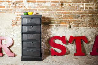 Metal chest of drawers with 5 flaps