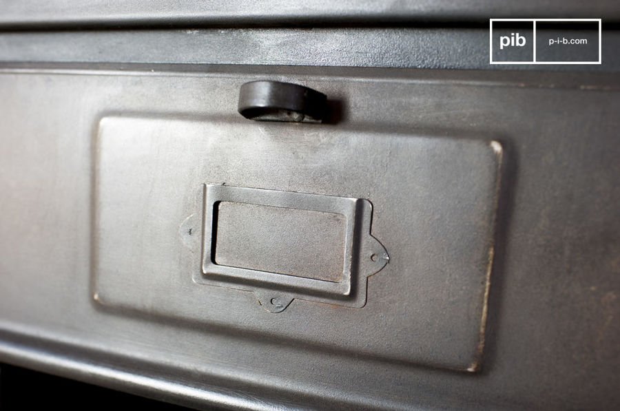 Metal chest of drawers with 5 flaps