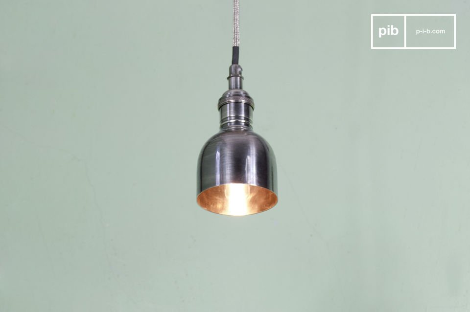 Lines with an industrial character for a charming luminaire.