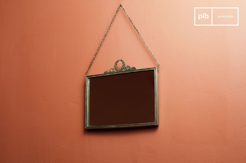 Mirror with a deliciously retro metallic frame.