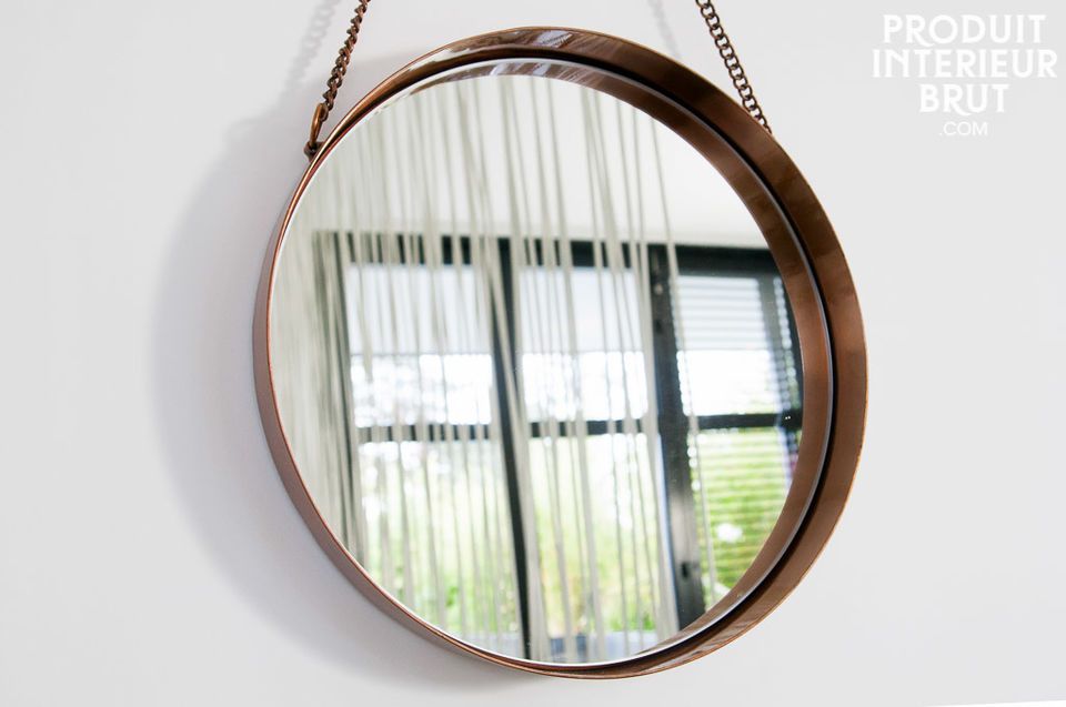 A copper-coloured mirror for Scandinavian retro décor