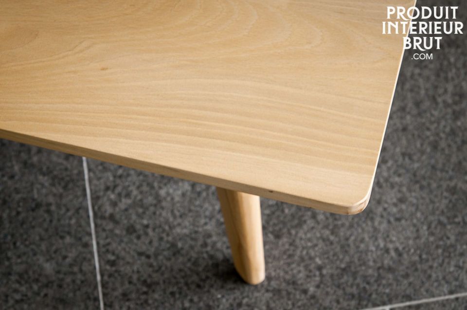 The Möka table is entirely made with beechwood and seduces by its refined lines