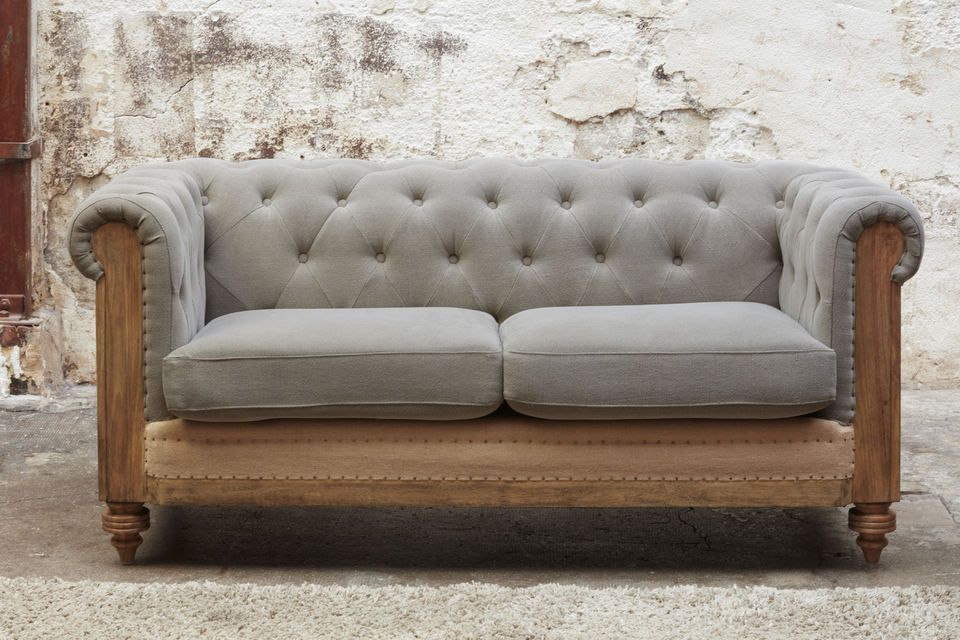 Montaigu 2-seater grey Chesterfield sofa