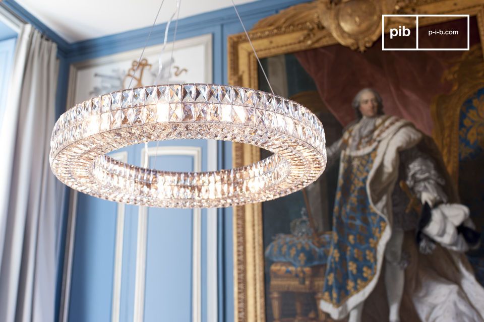 Resolutely atypical, this chandelier will sublimate your interior.
