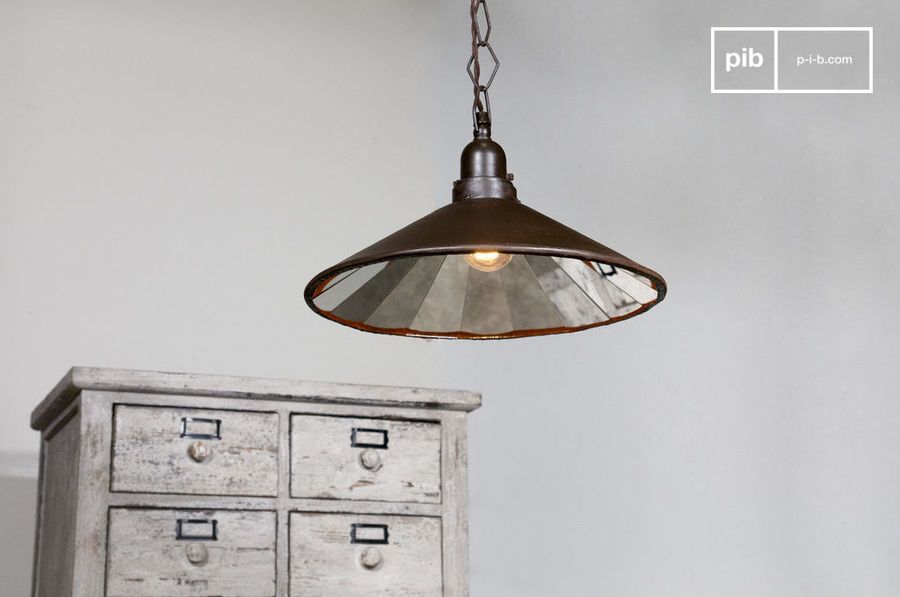 Multi-facetted pendant light