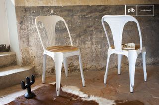 Multipl's white chair - wood