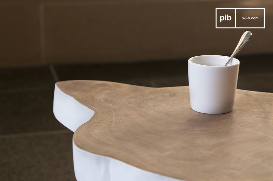 The extra table shows you a natural shaped tray.