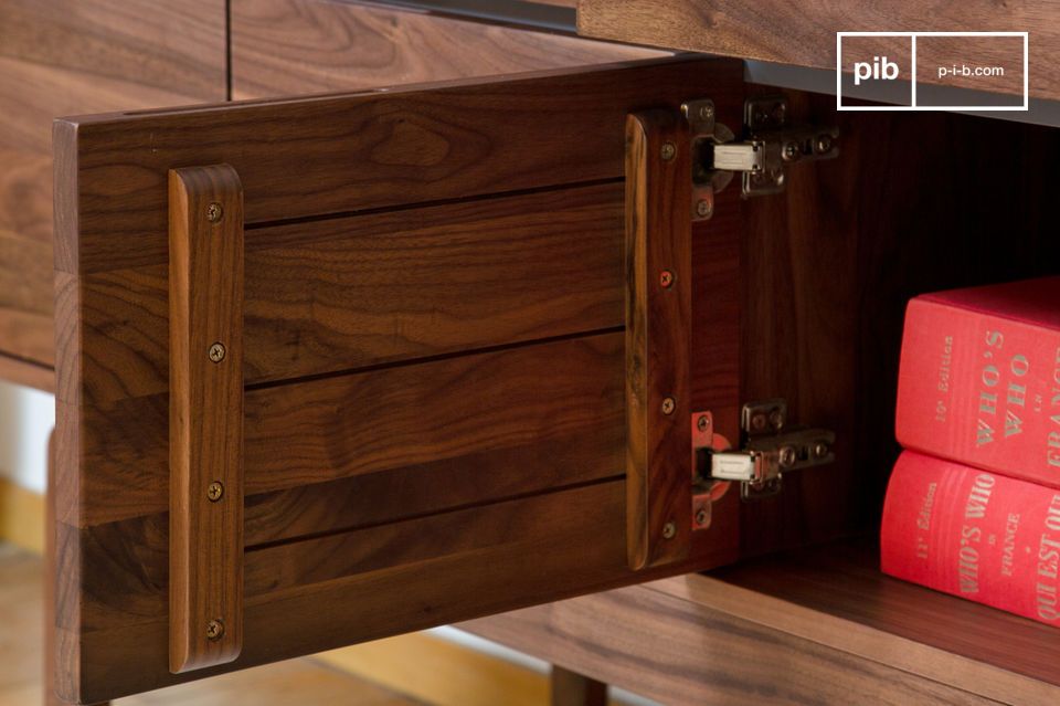 Presenting four doors topped with drawers with hidden handles in their thickness