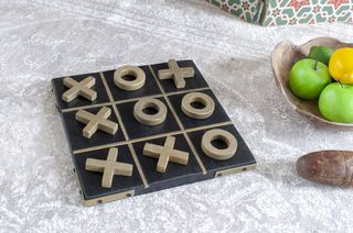 Nelly wooden tic-tac-toe game