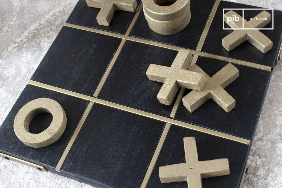 Wooden tic-tac-toe game, easily transportable for young and old