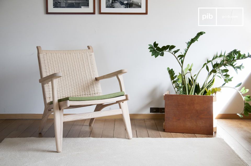 Elegant geometric armchair with lines from the 1950s.