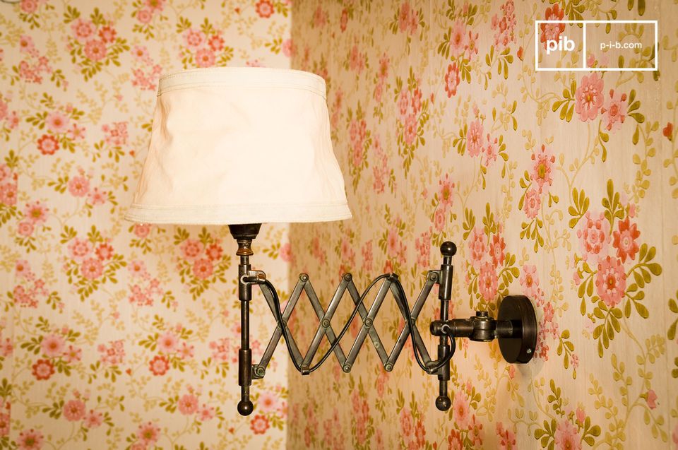 Chic wall lamp, beautiful rack and pinion arm made of brass.