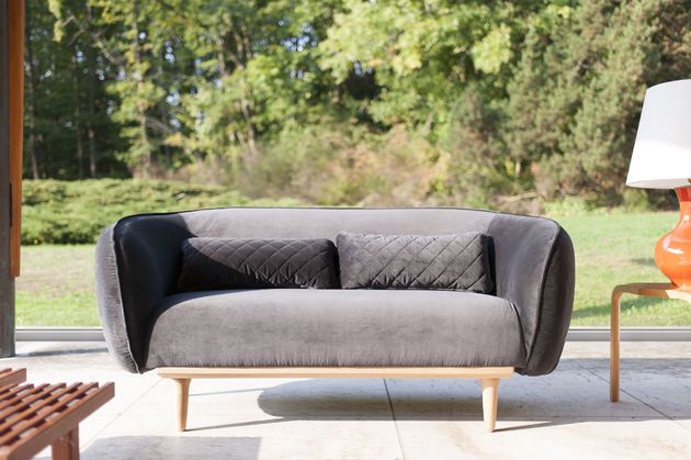 Round gray velvet sofa Olson
