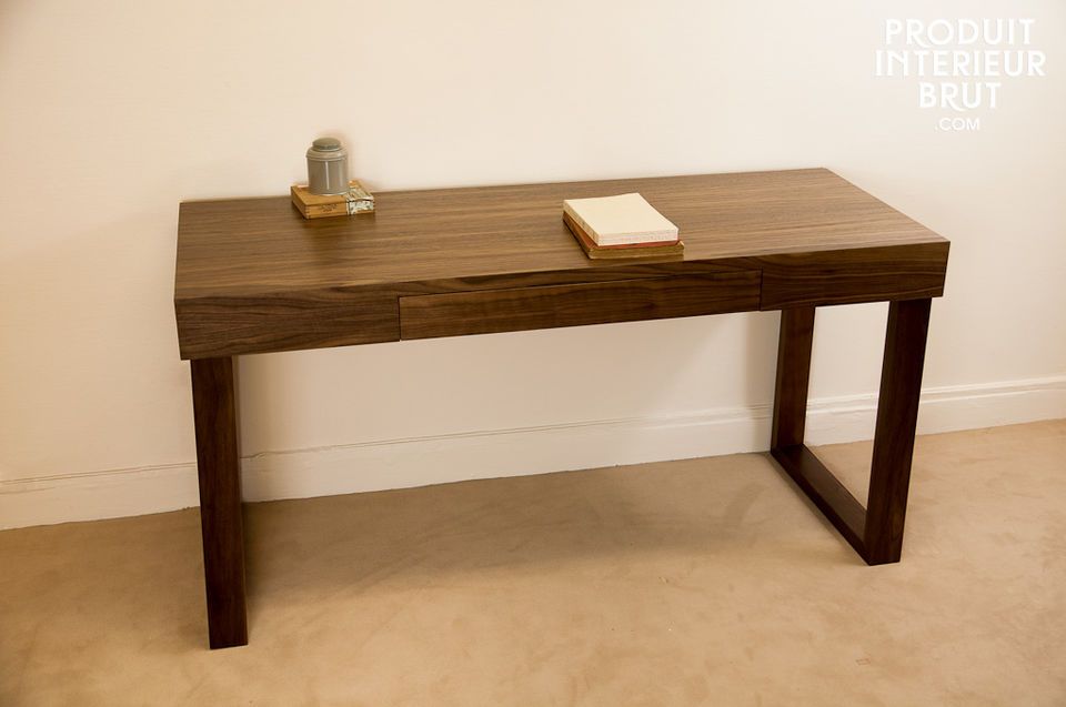 The silhouette of this desk is the height of elegance with its 1960s vintage style
