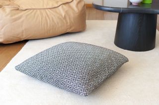 Patterned cushion Assas