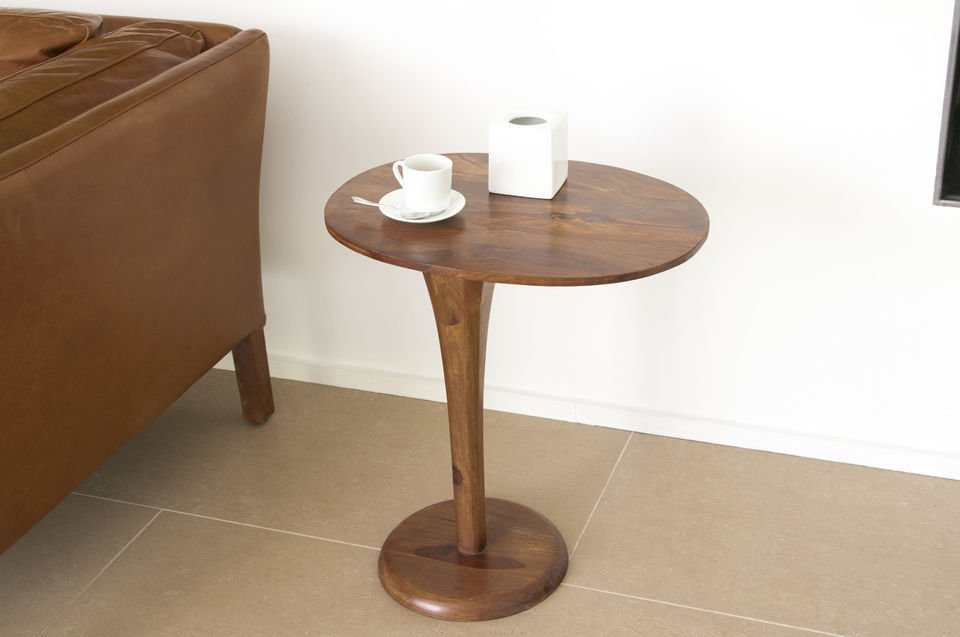 Definitely original, and completely vintage, the Piwy side table does not disappoint