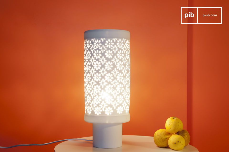 A pretty Nordic style table lamp in porcelain.