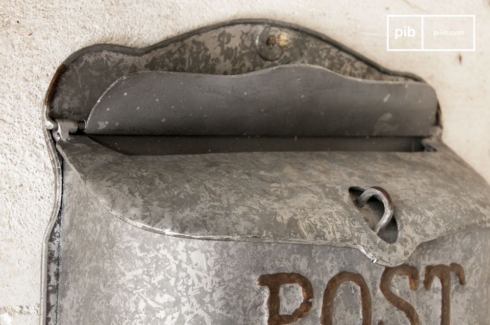 Can also be secured by a padlock positioned on top.