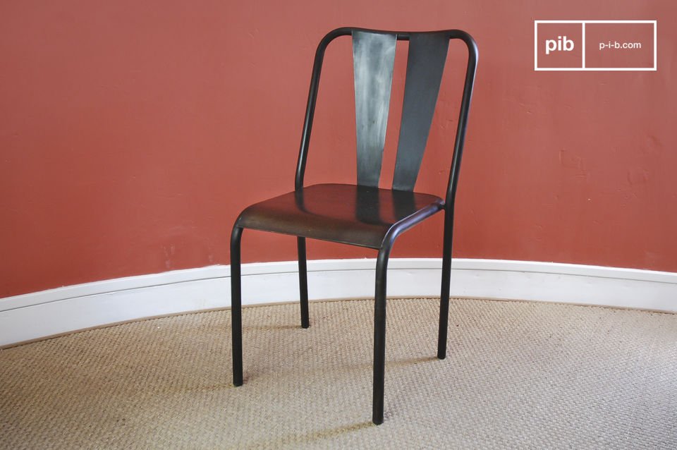 This hand-varnished metal chair has a slightly distressed effect