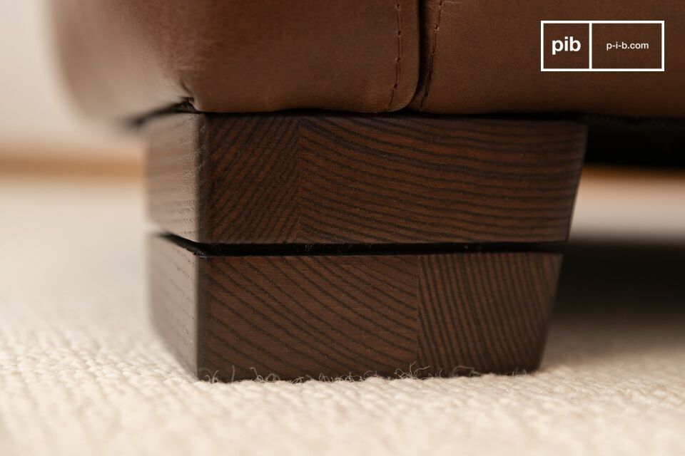 It has a superb finish, with a very supple buffed leather and perfect stitching